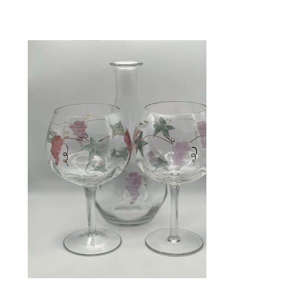 Vintage Grape Motif Wine Decanter with 2 Matching Goblets Glass Set - Picture 9 of 13